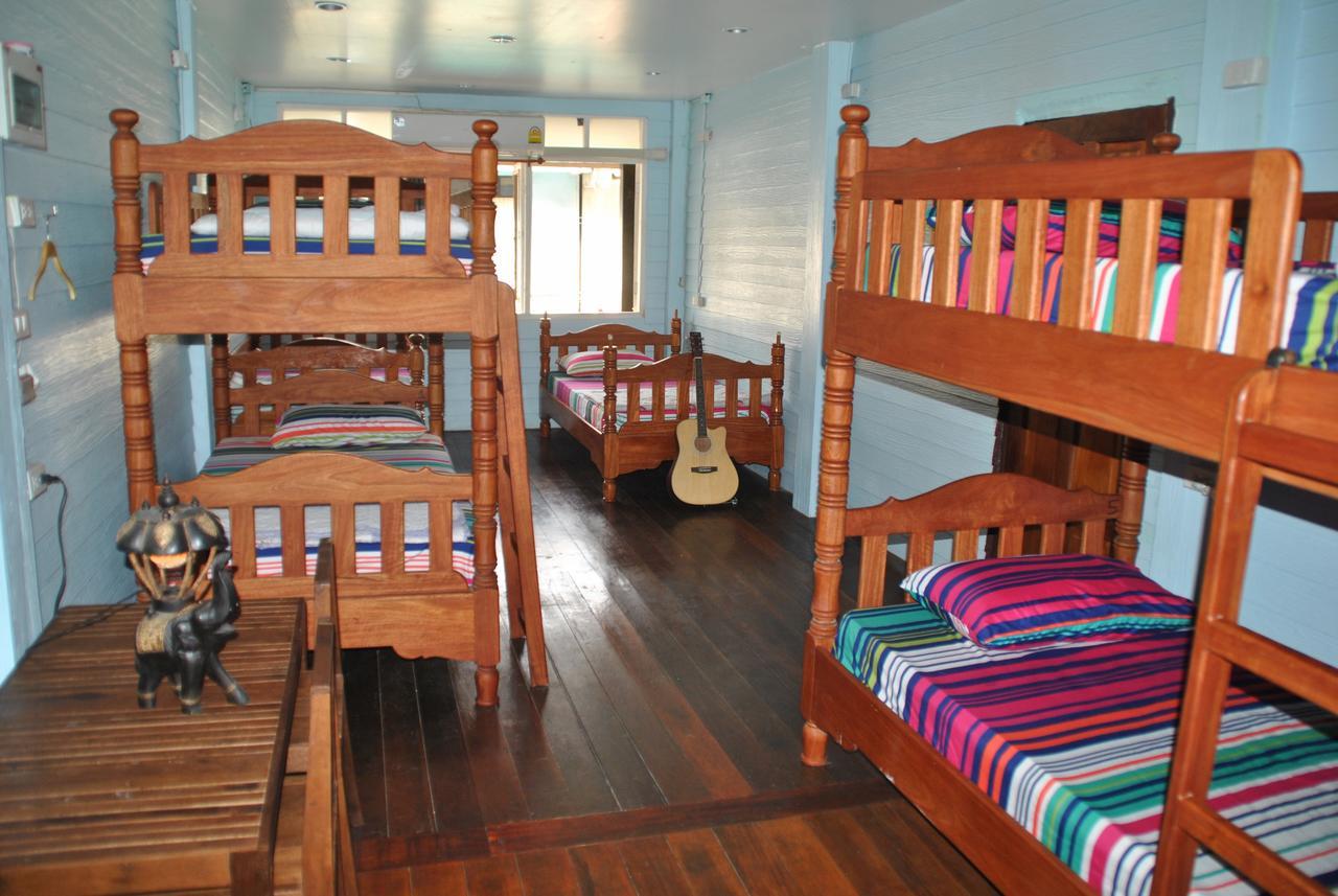 La Rivetta Bangkok Hostel Bagian luar foto